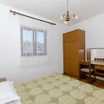 Apartment Gogi Postira