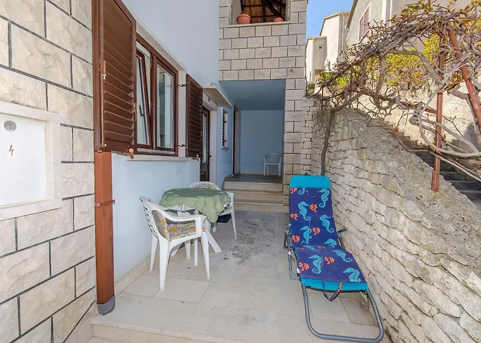 Gogi بوستيرا
